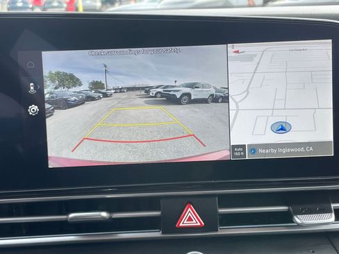 Used 2025 Hyundai Elantra SEL image 17