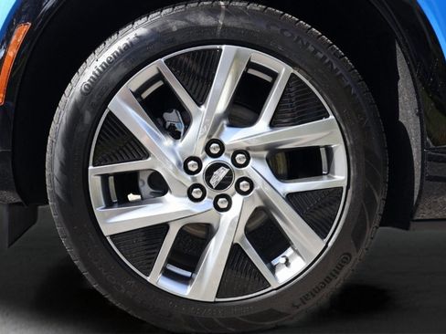 New 2026 Cadillac Optiq Luxury 1 image 9