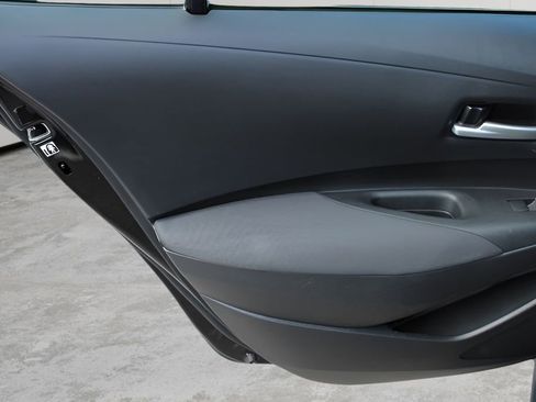 Used 2020 Toyota Corolla LE FWD image 18