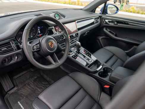 New 2026 Porsche Macan image 4