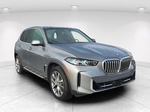 Certified 2024 BMW X5 xDrive40i w/ Premium Package AWD/4WD image 2