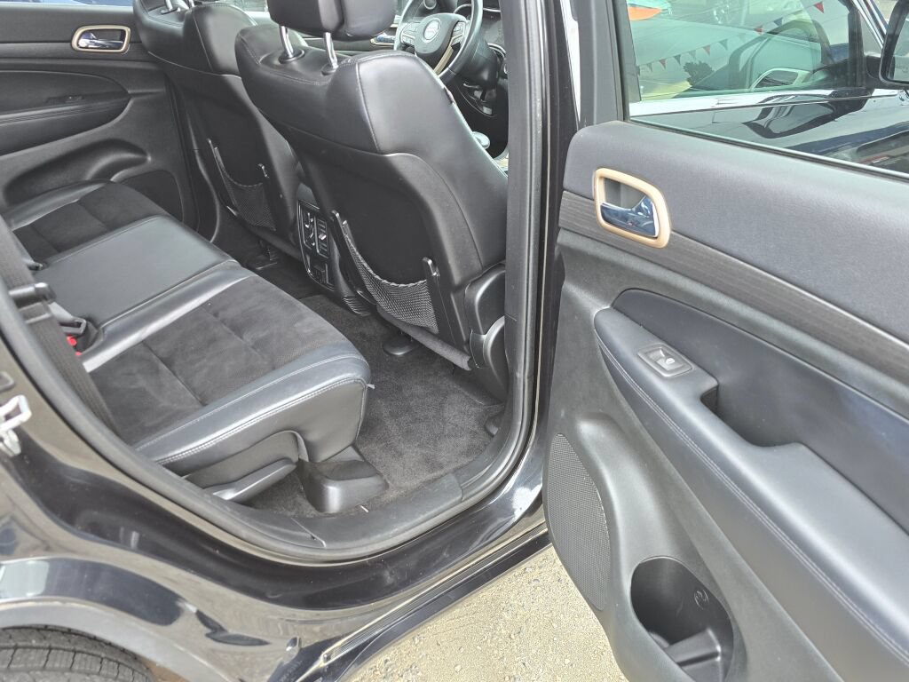 Used 2015 Jeep Grand Cherokee Altitude AWD/4WD image 13