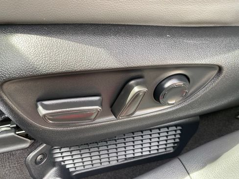 Used 2023 Toyota Sienna XLE FWD image 11