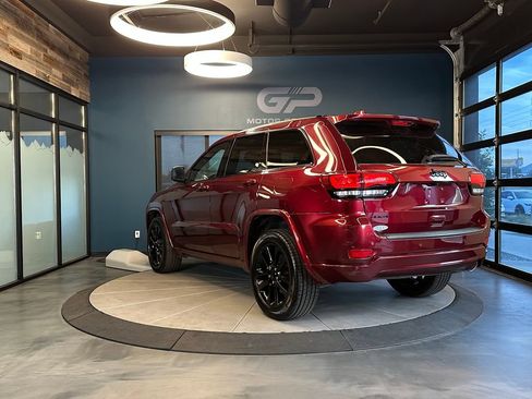 Used 2019 Jeep Grand Cherokee Altitude AWD/4WD image 5