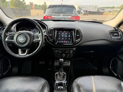 Used 2018 Jeep Compass Limited w/ Navigation Group FWD image 3