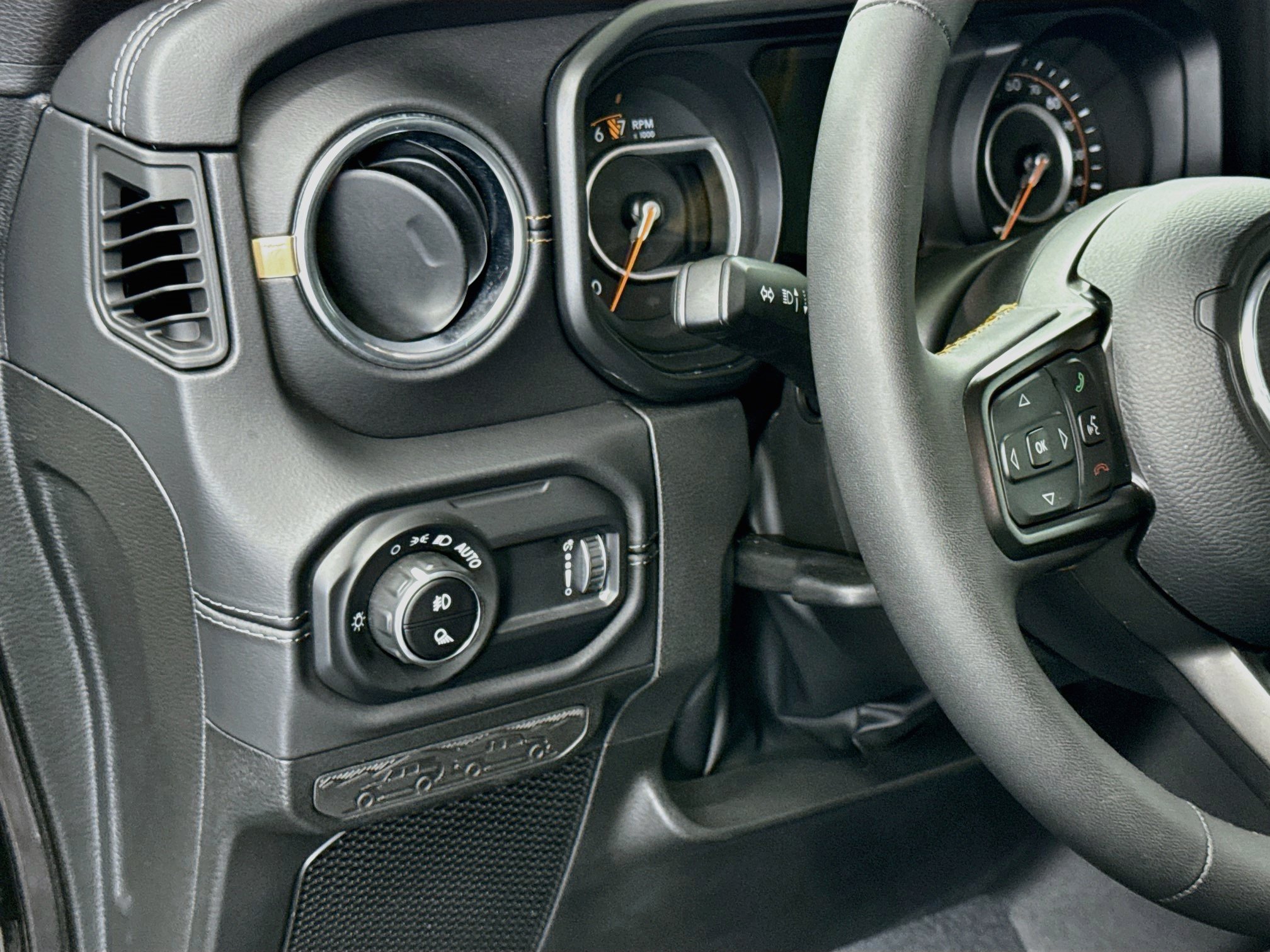 Used 2025 Jeep Gladiator Sport AWD/4WD image 16
