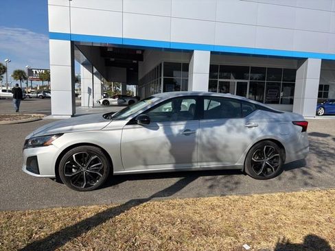 Used 2025 Nissan Altima 2.5 SR image 4