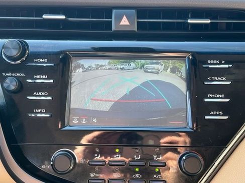 Used 2018 Toyota Camry LE w/ Convenience Package FWD image 30