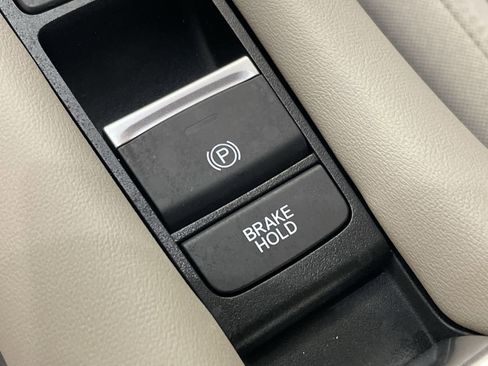 Certified 2024 Honda HR-V LX image 30