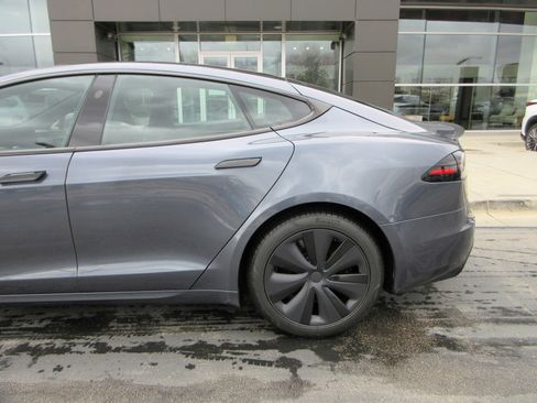 Used 2023 Tesla Model S Plaid image 4