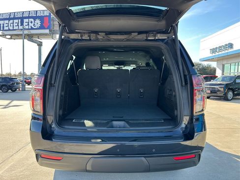 Used 2023 Chevrolet Suburban Z71 w/ Luxury Package AWD/4WD image 12