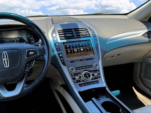 Used 2019 Lincoln MKZ Premiere FWD image 11