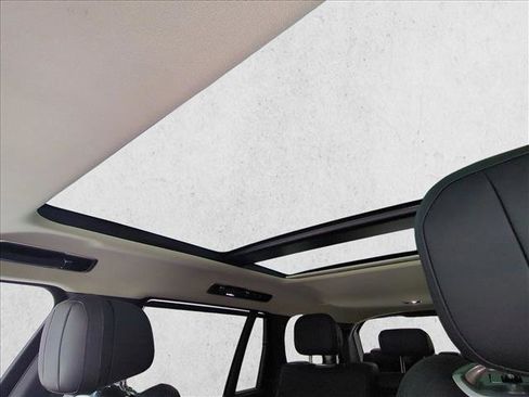 Certified 2025 Land Rover Range Rover Long Wheelbase SE image 21