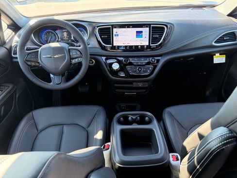 New 2026 Chrysler Pacifica Select w/ S Appearance Package FWD image 29
