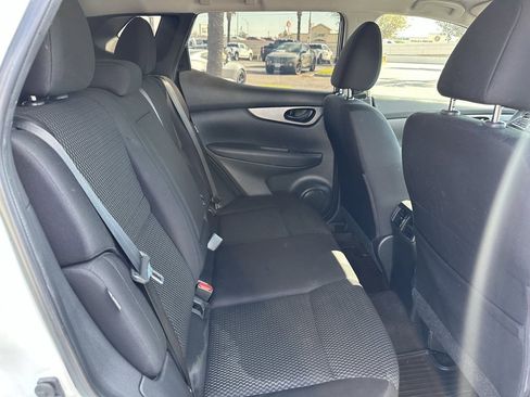 Used 2022 Nissan Rogue Sport S image 19