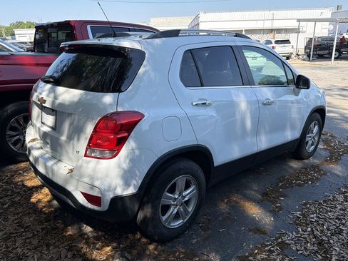 Used 2019 Chevrolet Trax LT w/ LT Convenience Package image 4