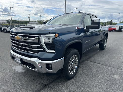 New 2026 Chevrolet Silverado 2500 LTZ w/ LTZ Premium Package AWD/4WD image 3