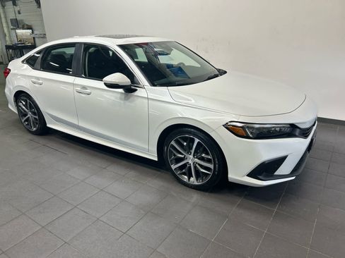 Used 2022 Honda Civic Touring image 2
