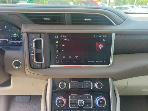 Used 2023 GMC Yukon Denali RWD image 27