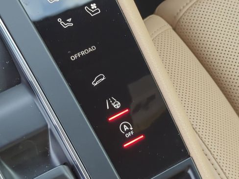 Used 2024 Porsche Macan AWD/4WD image 57