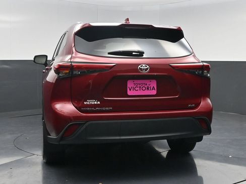 Used 2023 Toyota Highlander XLE image 15