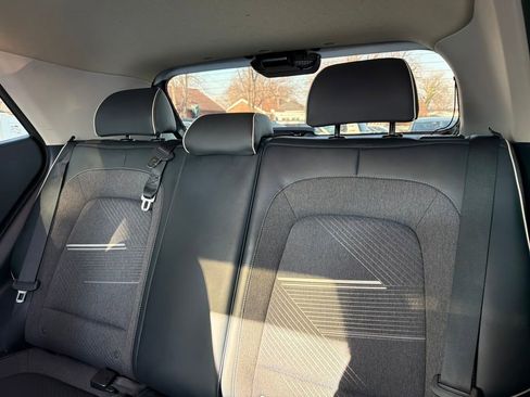 Used 2022 Hyundai Venue Limited image 26