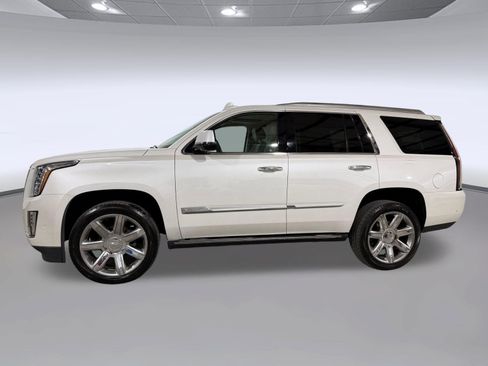 Used 2017 Cadillac Escalade Premium Luxury RWD image 2