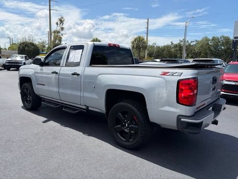Used 2018 Chevrolet Silverado 1500 LT w/ Redline Edition AWD/4WD image 4