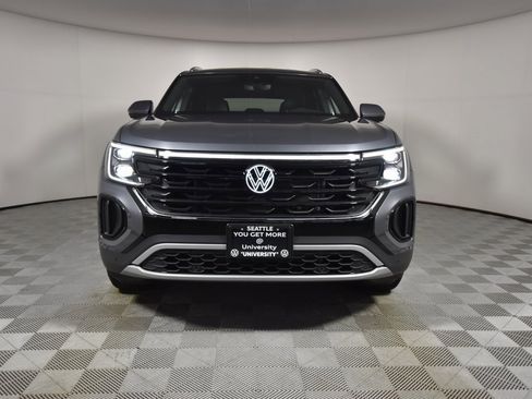 New 2025 Volkswagen Atlas Cross Sport SE image 2