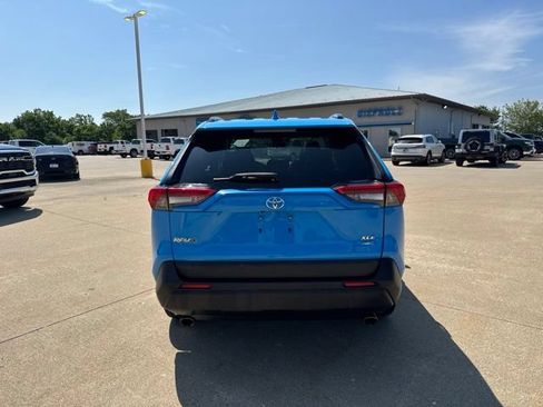Used 2020 Toyota RAV4 XLE Premium AWD/4WD image 6