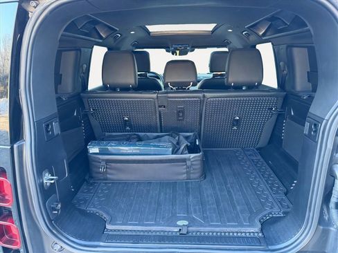 Used 2023 Land Rover Defender 110 S image 22