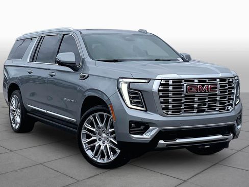 Used 2025 GMC Yukon XL Denali w/ Denali Reserve Package AWD/4WD image 3