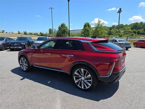 Used 2025 Cadillac Lyriq Luxury w/ LPO, Floor Liner Package AWD/4WD image 7