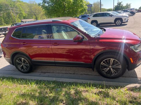 Used 2018 Volkswagen Tiguan SEL image 4