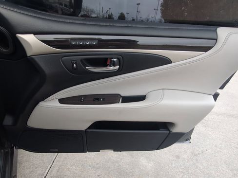 Used 2014 Lexus LS 460 AWD w/ Comfort Package image 32