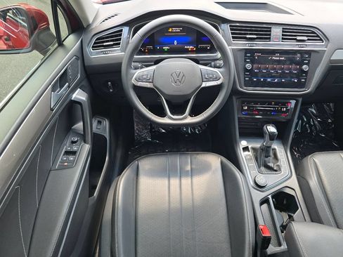 Used 2022 Volkswagen Tiguan SE AWD/4WD image 33