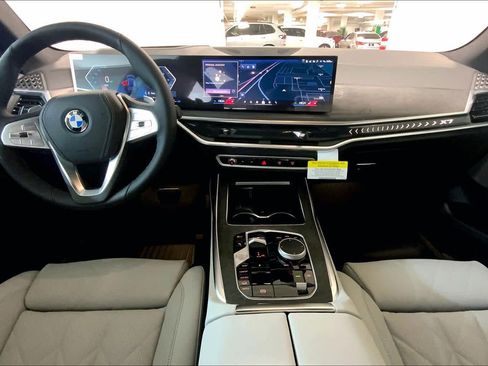 New 2026 BMW X7 xDrive40i w/ Premium Package image 5