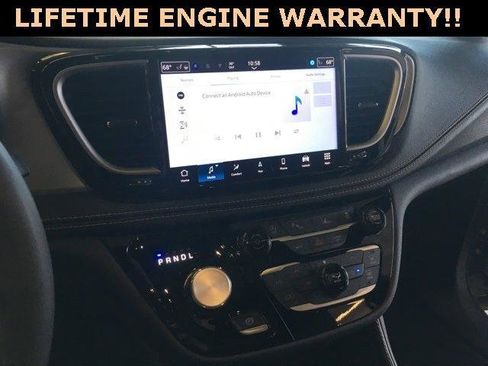 Certified 2025 Chrysler Pacifica Limited image 22