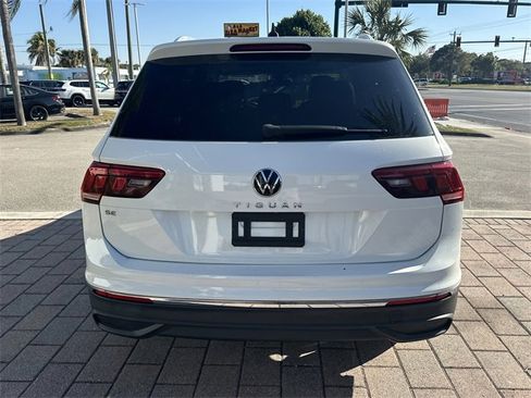 Certified 2022 Volkswagen Tiguan SE w/ Panoramic Sunroof Package image 6