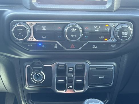 Used 2023 Jeep Wrangler Sahara image 13