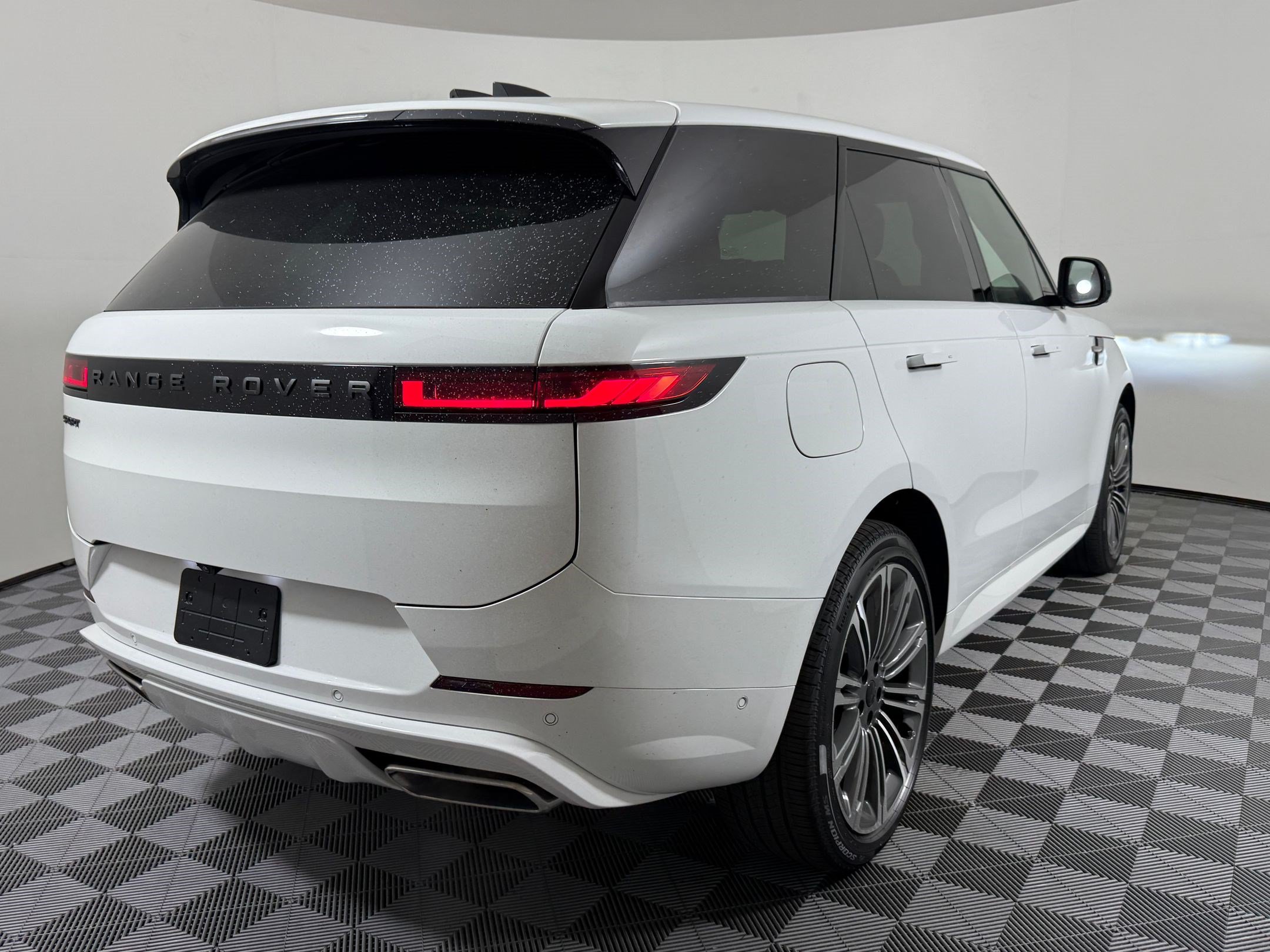 New 2026 Land Rover Range Rover Sport Dynamic SE AWD/4WD image 9