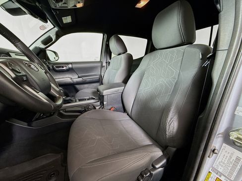 Certified 2018 Toyota Tacoma TRD Off-Road image 11