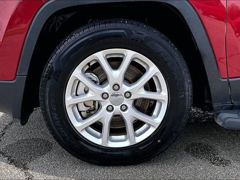 Used 2016 Jeep Cherokee Latitude w/ Comfort/Convenience Group AWD/4WD image 7