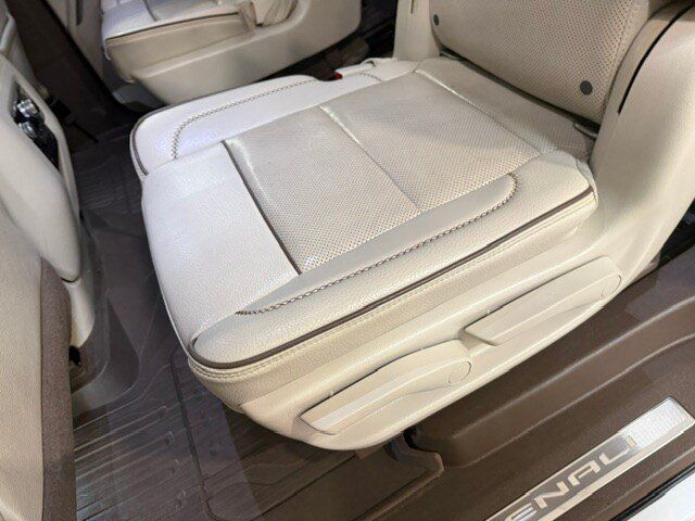 Used 2021 GMC Yukon XL Denali AWD/4WD image 37