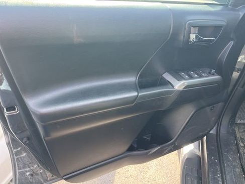 Used 2020 Toyota Tacoma Limited AWD/4WD image 8
