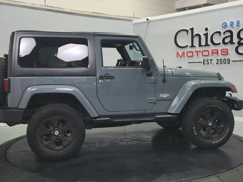 Used 2015 Jeep Wrangler Sahara w/ Connectivity Group AWD/4WD image 13