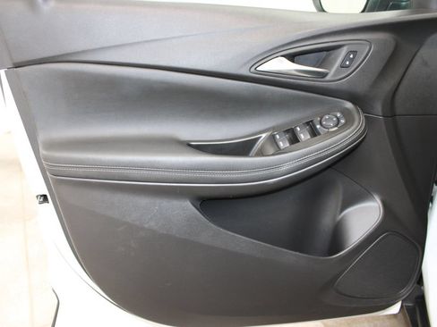 Used 2025 Buick Encore GX Preferred AWD/4WD image 17