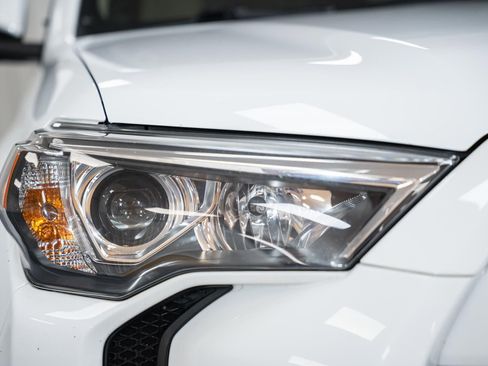 Used 2021 Toyota 4Runner SR5 AWD/4WD image 13