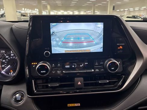 Used 2023 Toyota Highlander XLE image 23