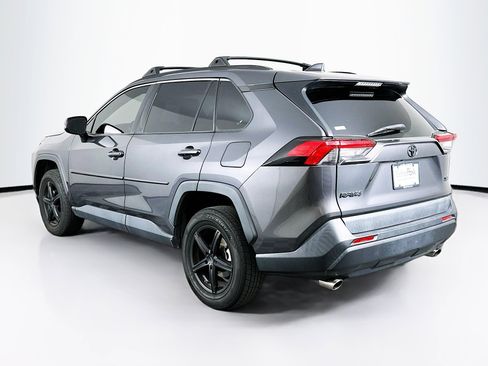 Used 2019 Toyota RAV4 XLE FWD image 5